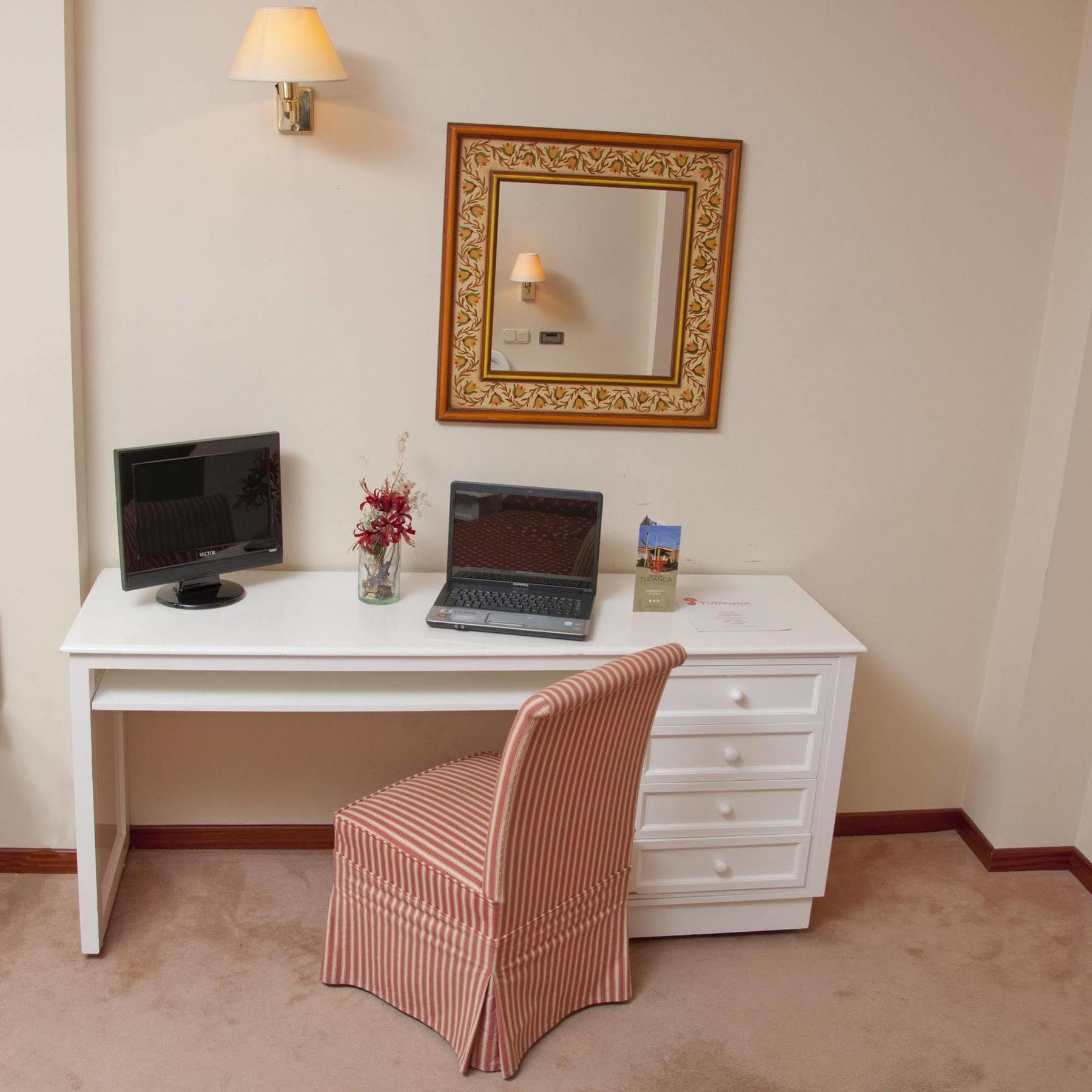 Mlc Benavente Hotel Ngoại thất bức ảnh
